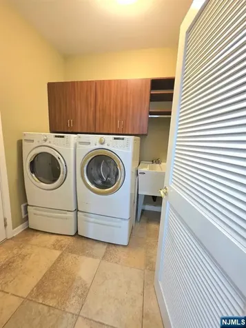 335 Bullard Avenue Paramus NJ 07652