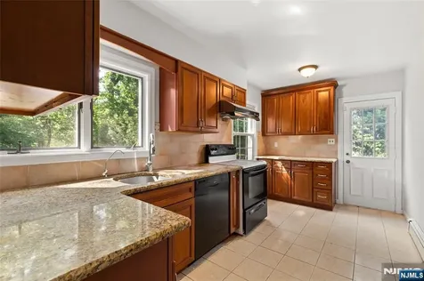 557 Monroe Court River Edge NJ 07661