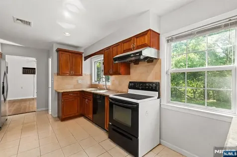 557 Monroe Court River Edge NJ 07661