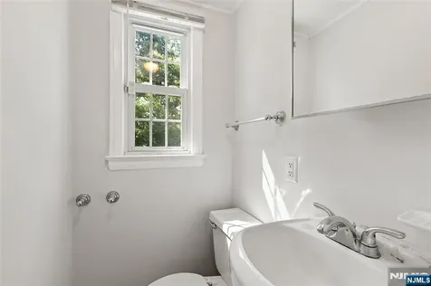 557 Monroe Court River Edge NJ 07661