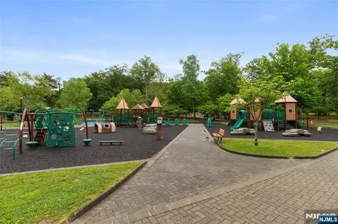 557 Monroe Court River Edge NJ 07661