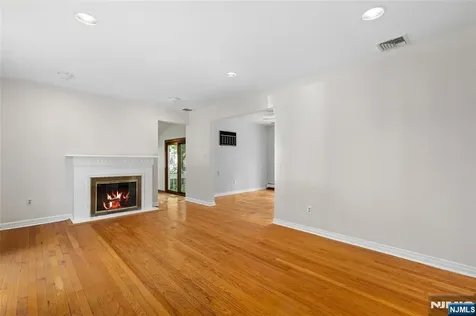 557 Monroe Court River Edge NJ 07661