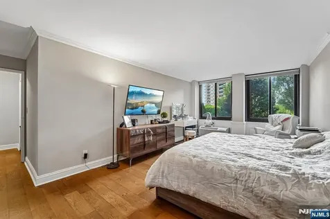 200 Winston Cliffside Park NJ 07010