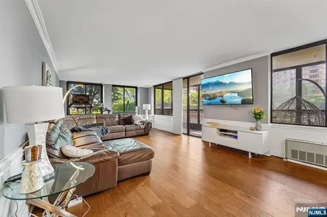 200 Winston Cliffside Park NJ 07010