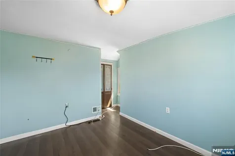 9 Leopold Terrace Clifton NJ 07011