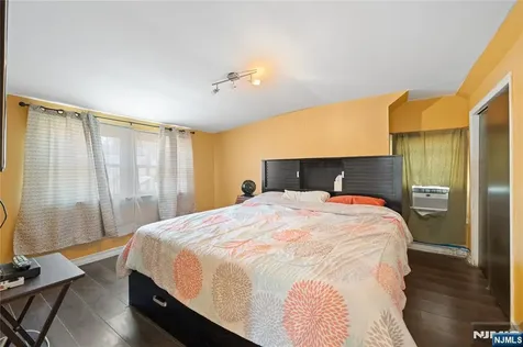 9 Leopold Terrace Clifton NJ 07011