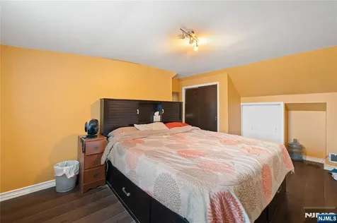 9 Leopold Terrace Clifton NJ 07011