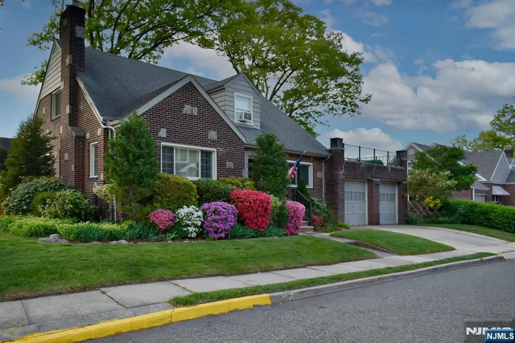 585 Monroe Place Ridgefield NJ 07657