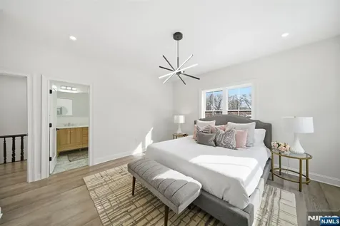 28 1/2 Irving Street Montclair NJ 07042