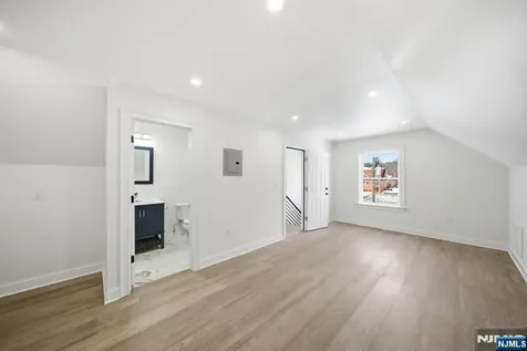 28 1/2 Irving Street Montclair NJ 07042