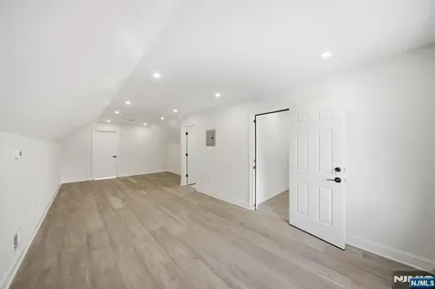 28 1/2 Irving Street Montclair NJ 07042