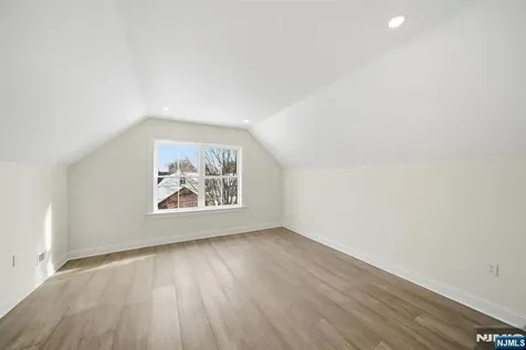 28 1/2 Irving Street Montclair NJ 07042