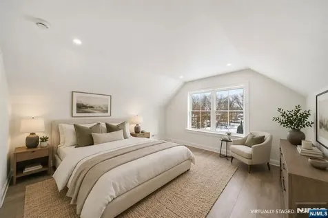 28 1/2 Irving Street Montclair NJ 07042