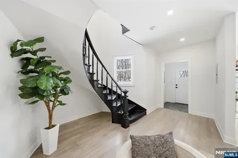 28 1/2 Irving Street Montclair NJ 07042