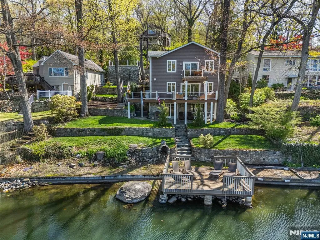 393 Lakeview Avenue Ringwood NJ 07456