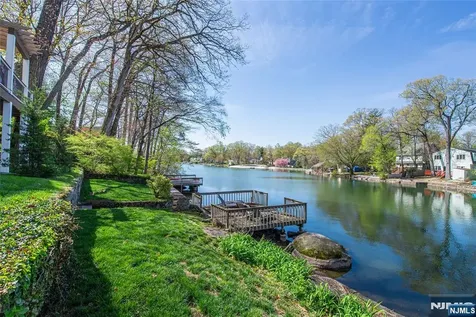 393 Lakeview Avenue Ringwood NJ 07456