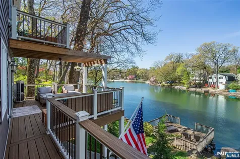 393 Lakeview Avenue Ringwood NJ 07456