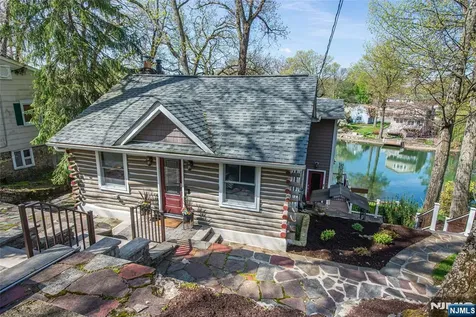 393 Lakeview Avenue Ringwood NJ 07456