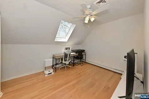 33 Parkway Maywood NJ 07607