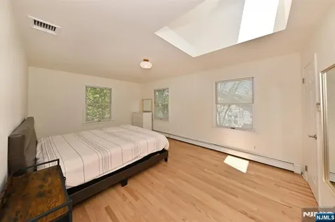 33 Parkway Maywood NJ 07607