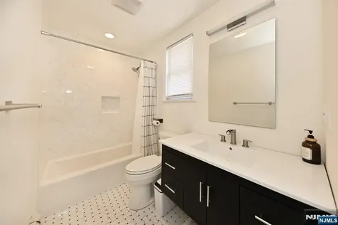 33 Parkway Maywood NJ 07607