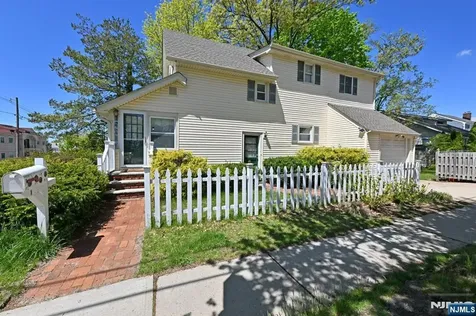 33 Parkway Maywood NJ 07607