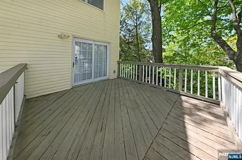 33 Parkway Maywood NJ 07607