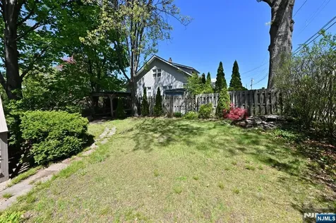 33 Parkway Maywood NJ 07607