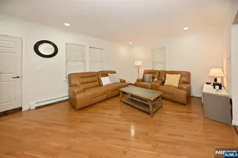 33 Parkway Maywood NJ 07607