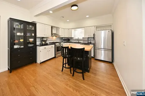 33 Parkway Maywood NJ 07607