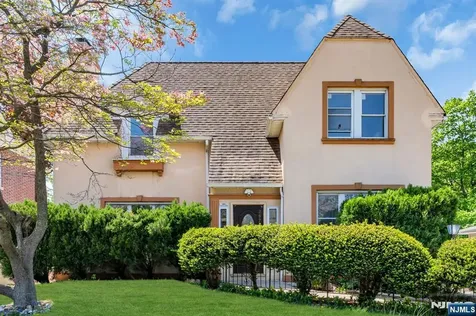 297 Hamilton Place Hackensack NJ 07601