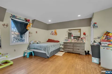 297 Hamilton Place Hackensack NJ 07601