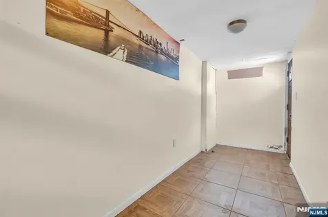 297 Hamilton Place Hackensack NJ 07601