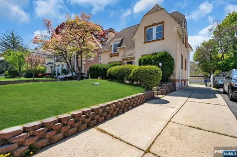 297 Hamilton Place Hackensack NJ 07601