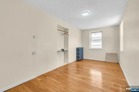 297 Hamilton Place Hackensack NJ 07601