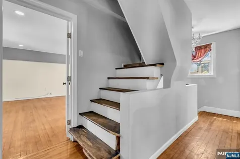 297 Hamilton Place Hackensack NJ 07601