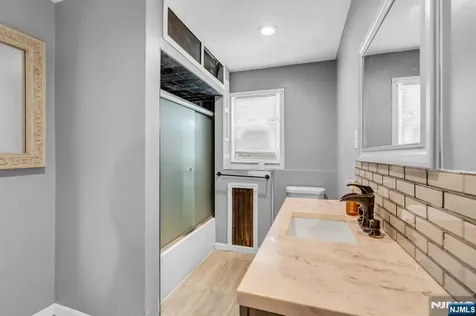 297 Hamilton Place Hackensack NJ 07601