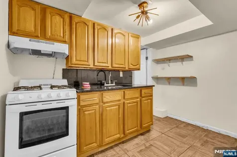 297 Hamilton Place Hackensack NJ 07601