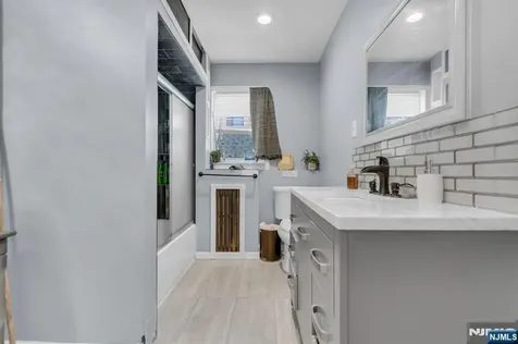 297 Hamilton Place Hackensack NJ 07601