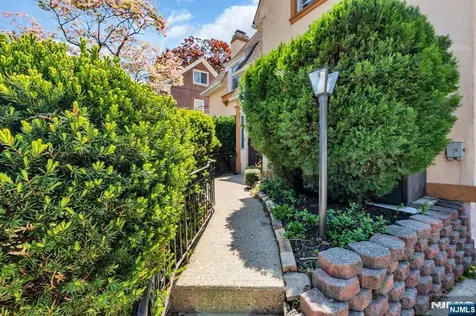 297 Hamilton Place Hackensack NJ 07601