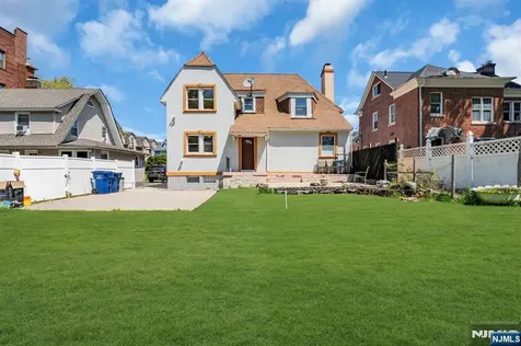 297 Hamilton Place Hackensack NJ 07601