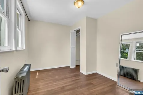 297 Hamilton Place Hackensack NJ 07601