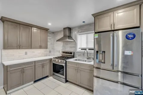 297 Hamilton Place Hackensack NJ 07601