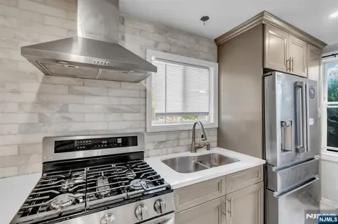 297 Hamilton Place Hackensack NJ 07601