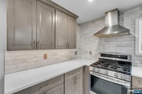 297 Hamilton Place Hackensack NJ 07601