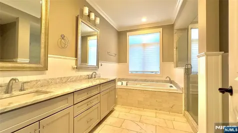 330 8th Street Palisades Park NJ 07650
