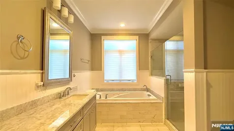 330 8th Street Palisades Park NJ 07650