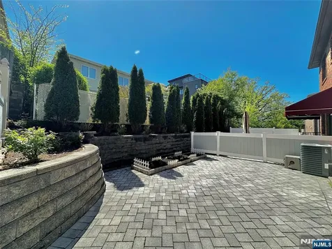 330 8th Street Palisades Park NJ 07650