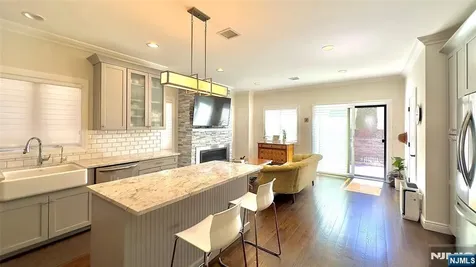 330 8th Street Palisades Park NJ 07650