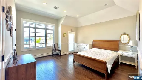 330 8th Street Palisades Park NJ 07650